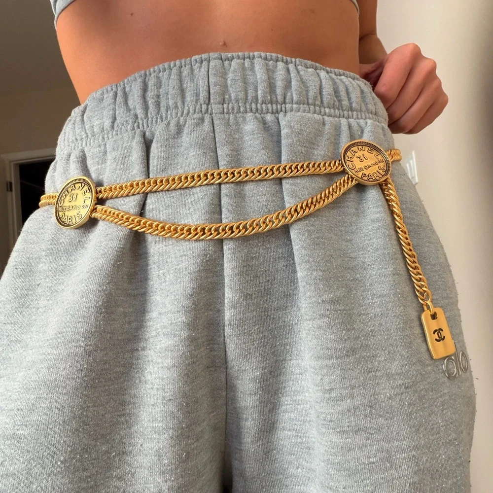 ✨ Vintage Chanel Chain Belt 31 Rue Cambon Medallion - Picture 8 of 9